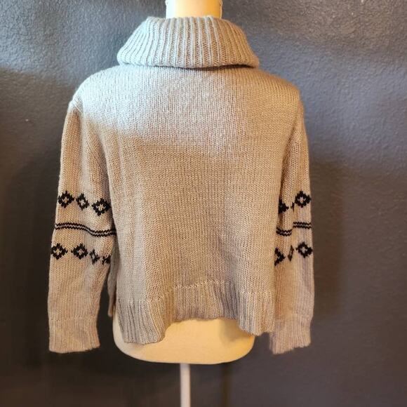Moon & Madison Turtle Neck Knit Cropped Sweater Size Small - Picture 3 of 6